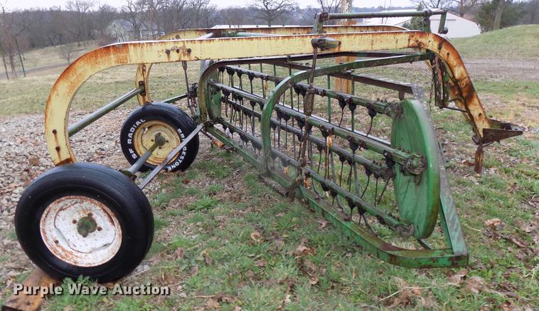 image for item DZ9680 John Deere 894A hay rake