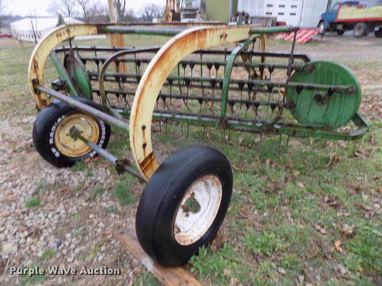 image for item DZ9680 John Deere 894A hay rake