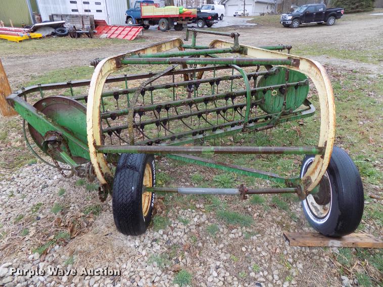 image for item DZ9680 John Deere 894A hay rake