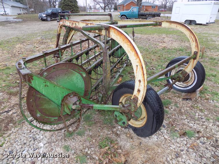 image for item DZ9680 John Deere 894A hay rake