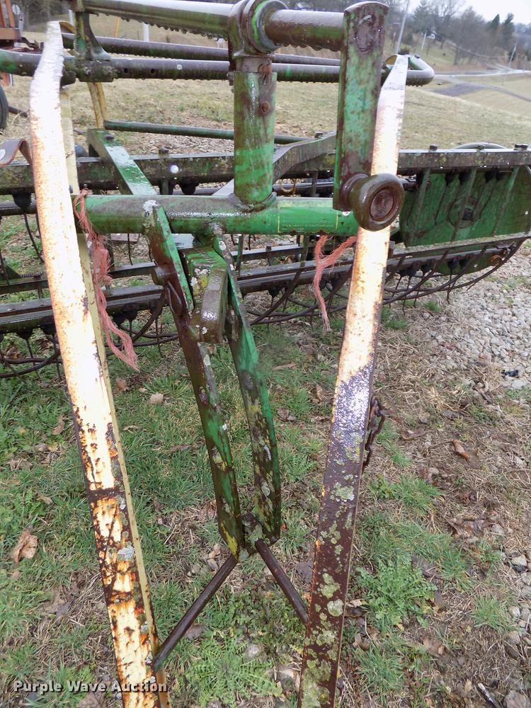 image for item DZ9680 John Deere 894A hay rake