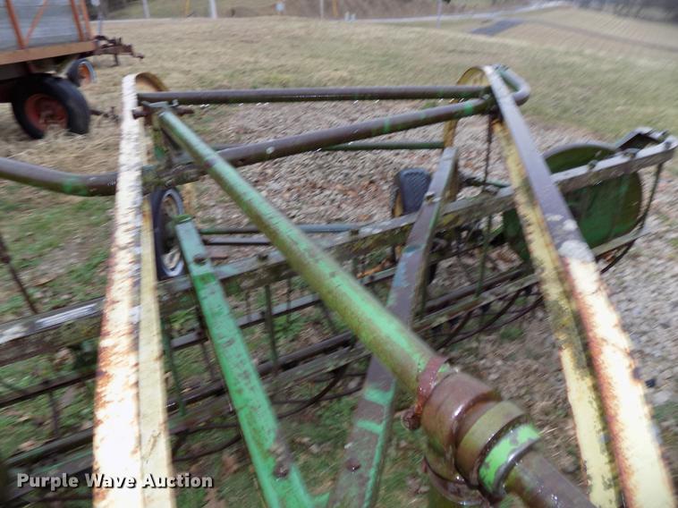 image for item DZ9680 John Deere 894A hay rake