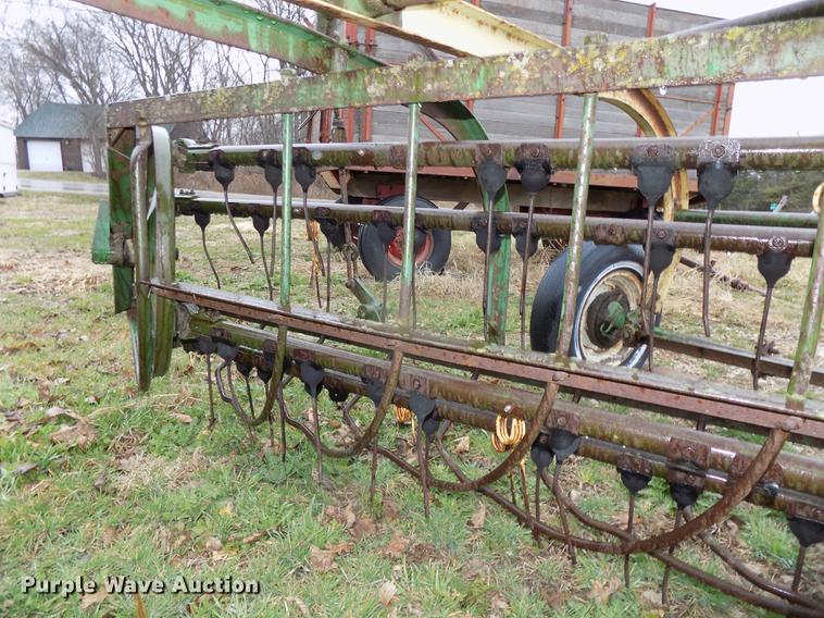 image for item DZ9680 John Deere 894A hay rake