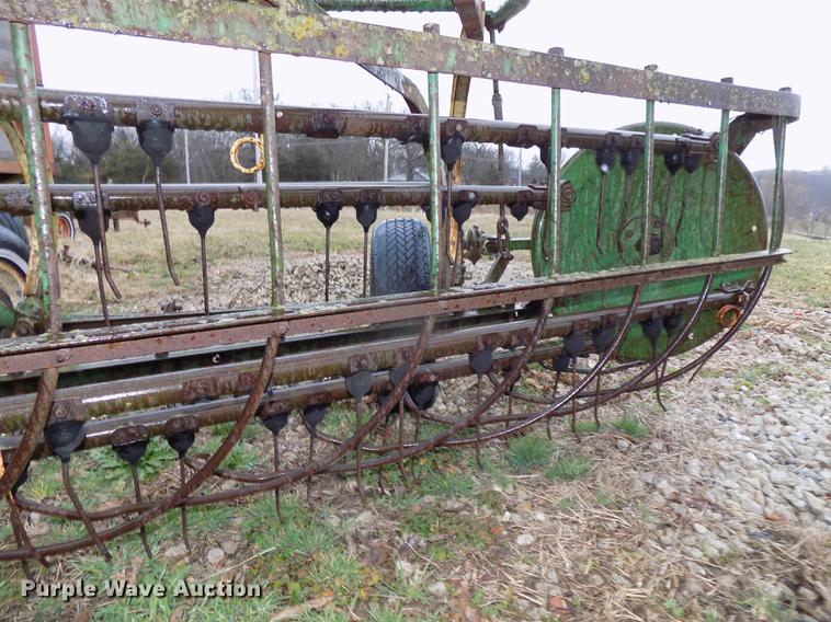 image for item DZ9680 John Deere 894A hay rake