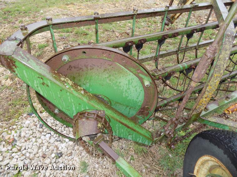 image for item DZ9680 John Deere 894A hay rake