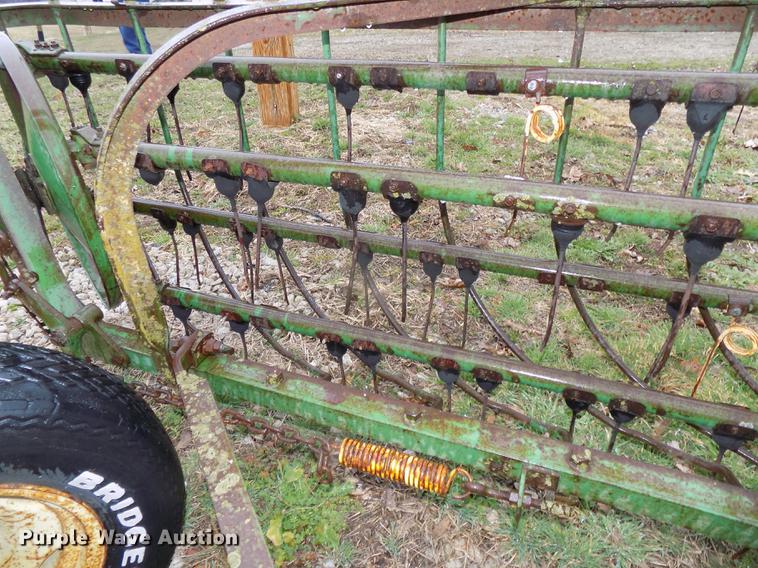 image for item DZ9680 John Deere 894A hay rake