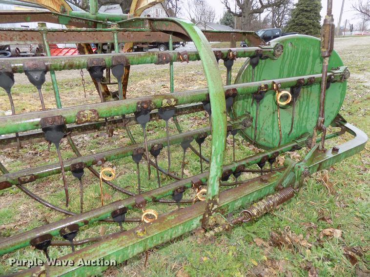 image for item DZ9680 John Deere 894A hay rake