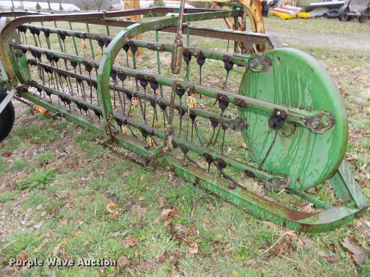image for item DZ9680 John Deere 894A hay rake