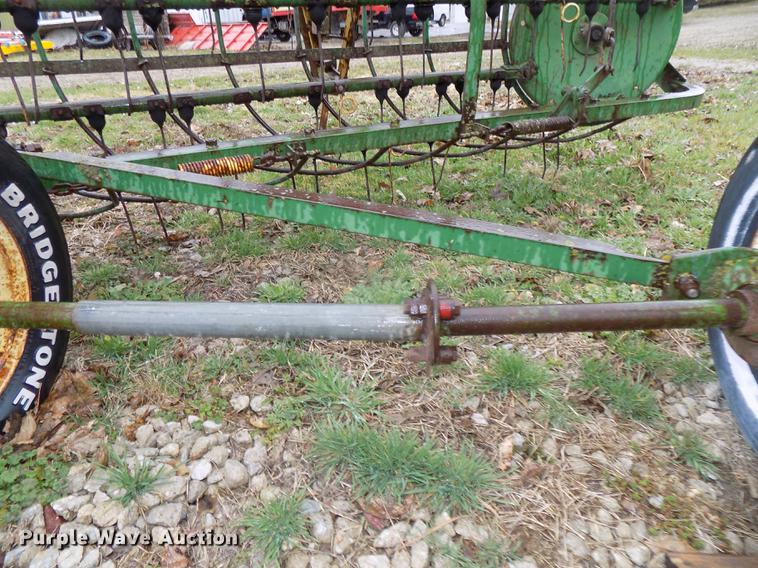 image for item DZ9680 John Deere 894A hay rake