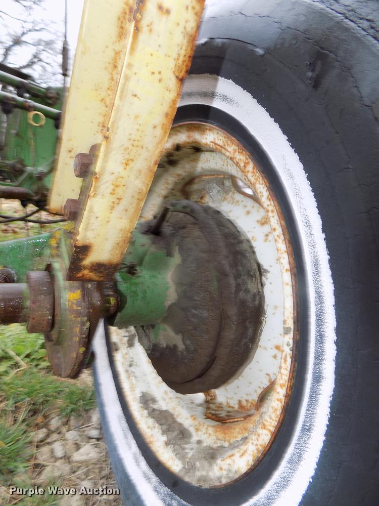 image for item DZ9680 John Deere 894A hay rake