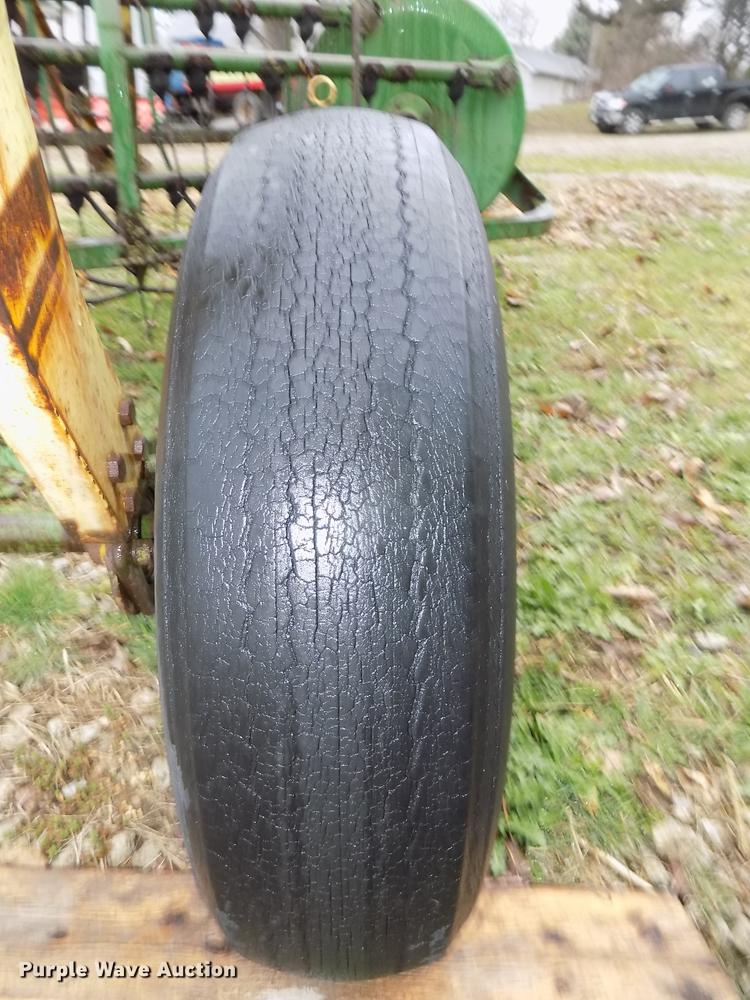 image for item DZ9680 John Deere 894A hay rake