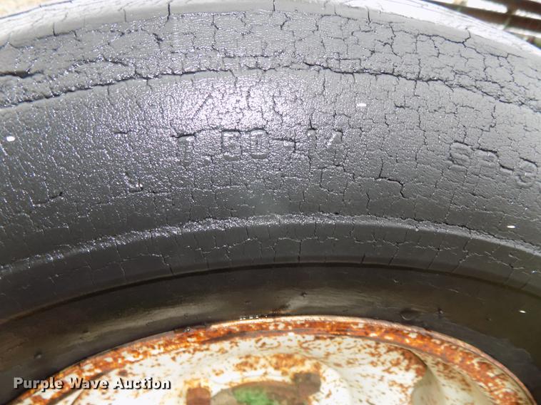 image for item DZ9680 John Deere 894A hay rake