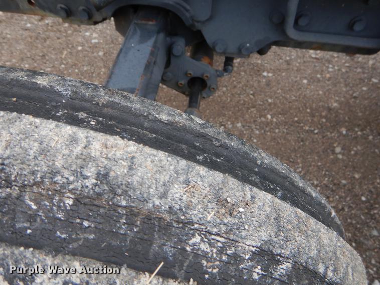 image for item FH9310 2000 John Deere 4300 SST tractor