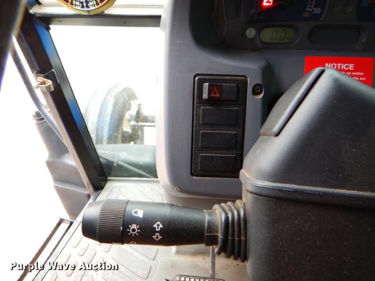 image for item FH9317 New Holland TL100A tractor