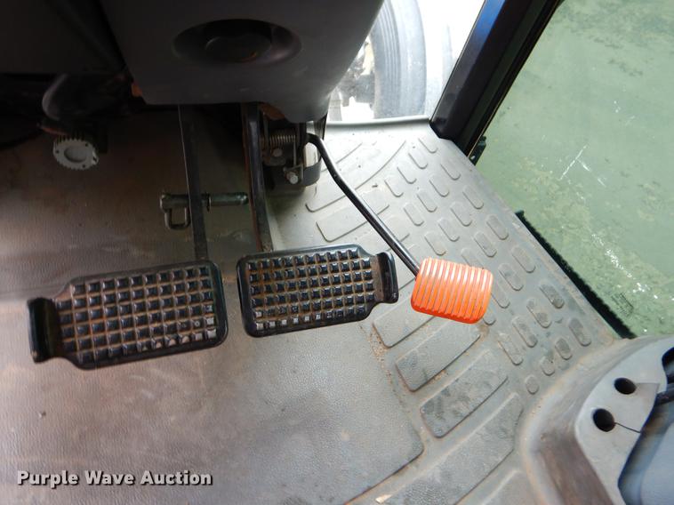 image for item FH9317 New Holland TL100A tractor