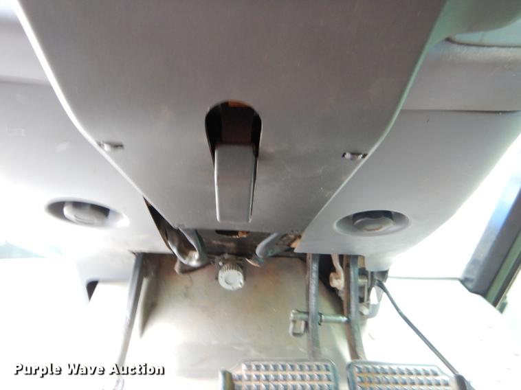 image for item FH9317 New Holland TL100A tractor