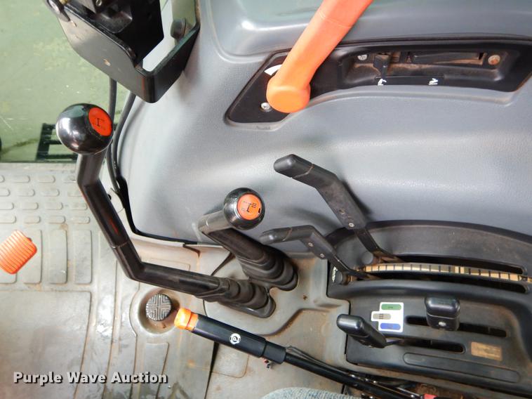 image for item FH9317 New Holland TL100A tractor