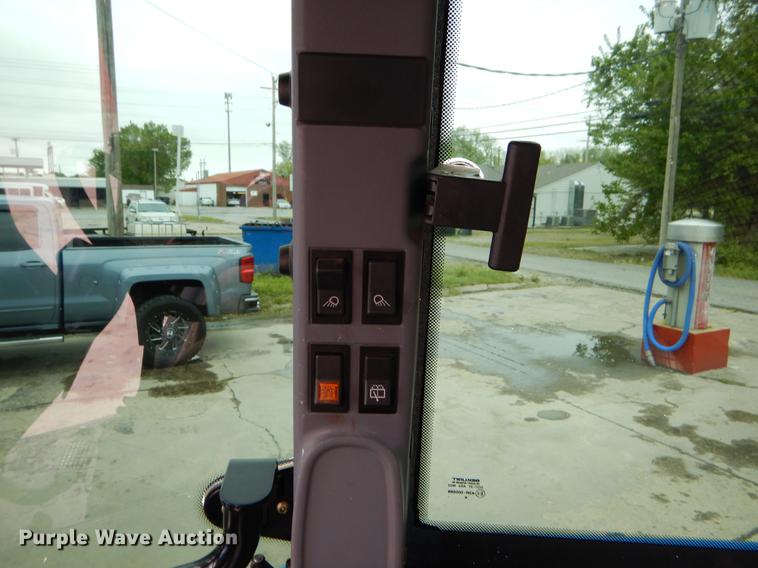 image for item FH9317 New Holland TL100A tractor