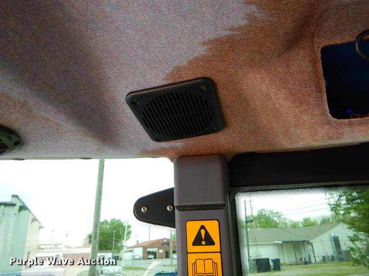 image for item FH9317 New Holland TL100A tractor