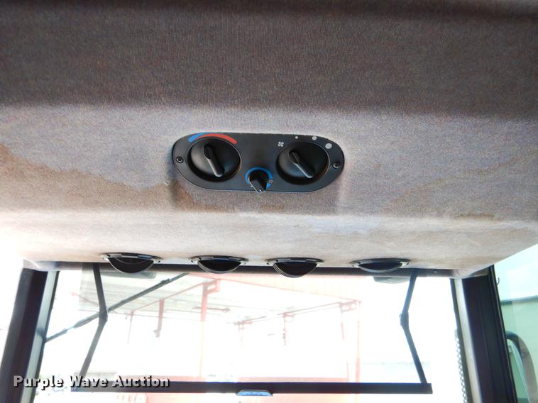 image for item FH9317 New Holland TL100A tractor