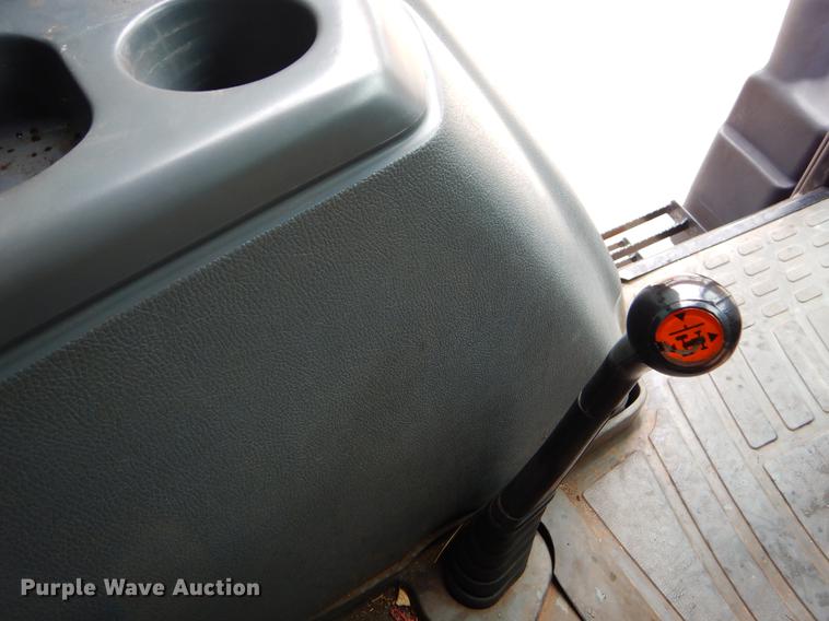 image for item FH9317 New Holland TL100A tractor