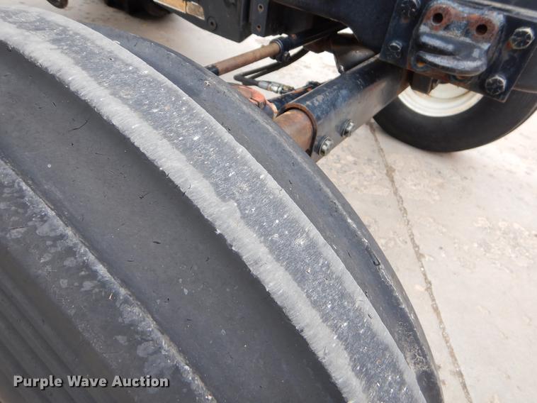 image for item FH9317 New Holland TL100A tractor