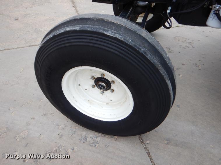 image for item FH9317 New Holland TL100A tractor