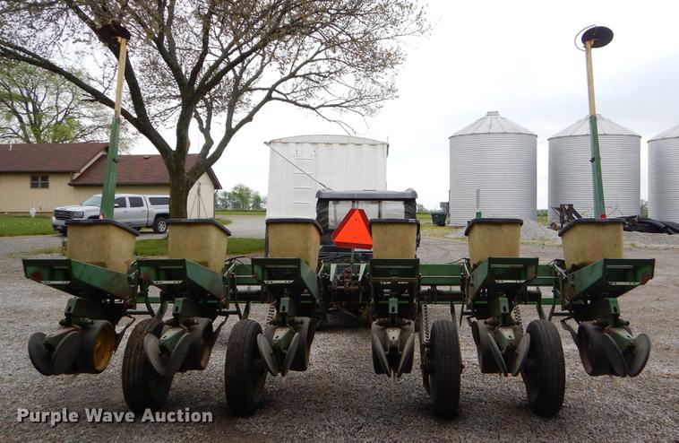 image for item FH9332 John Deere 7000 planter