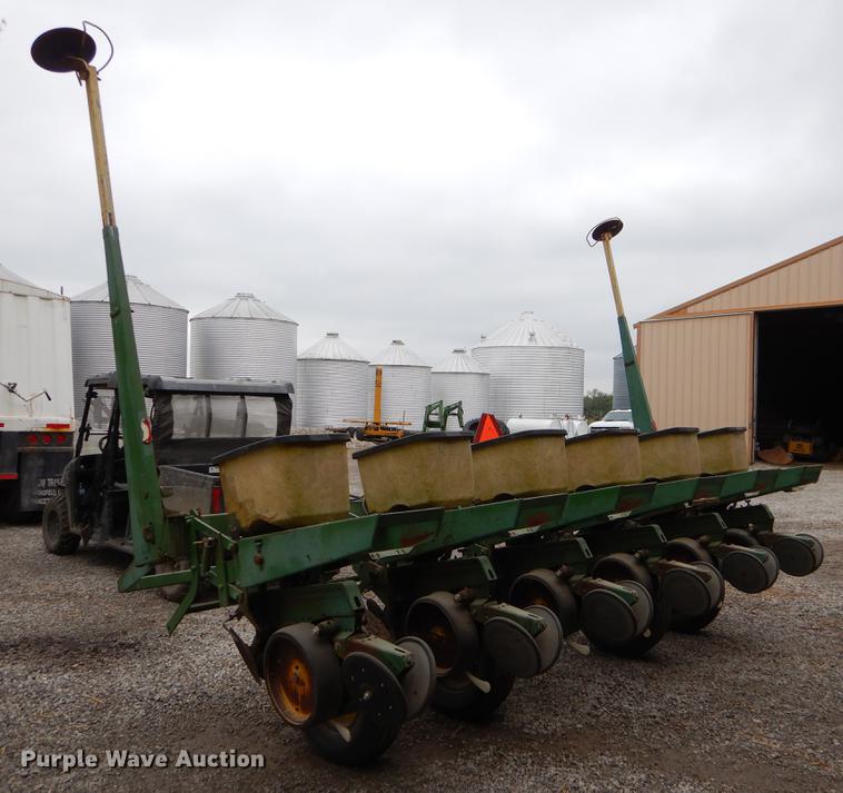 image for item FH9332 John Deere 7000 planter