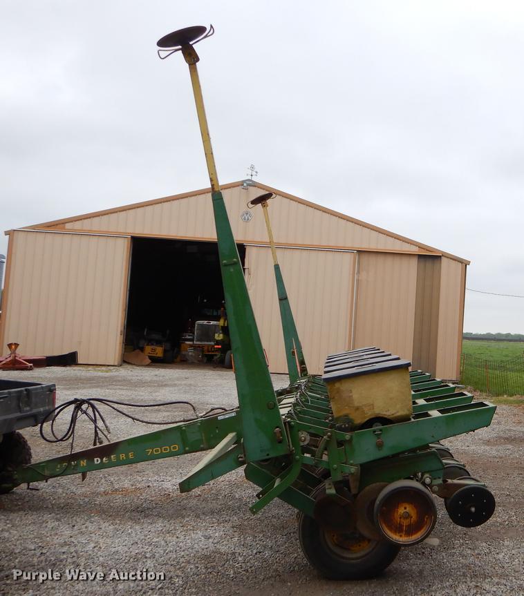 image for item FH9332 John Deere 7000 planter