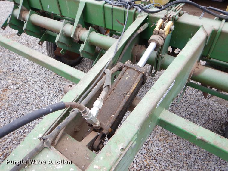image for item FH9332 John Deere 7000 planter