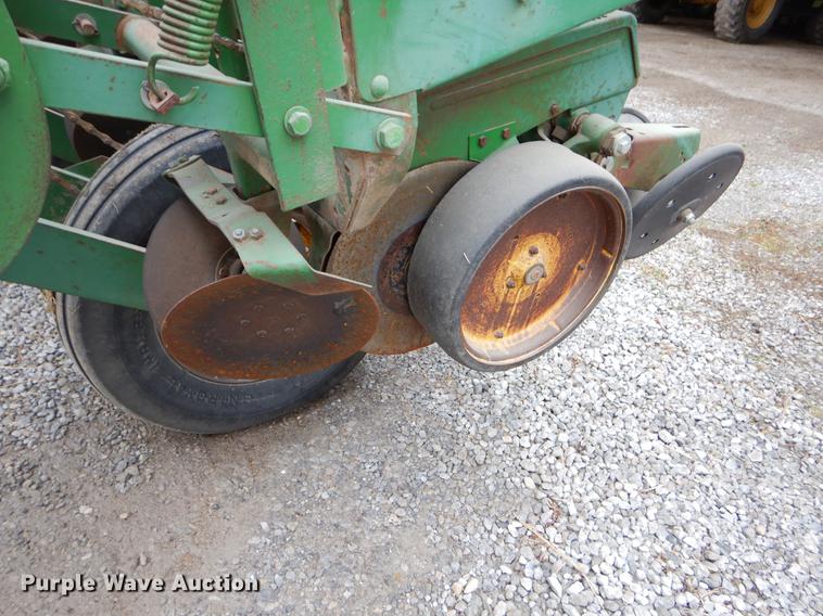 image for item FH9332 John Deere 7000 planter