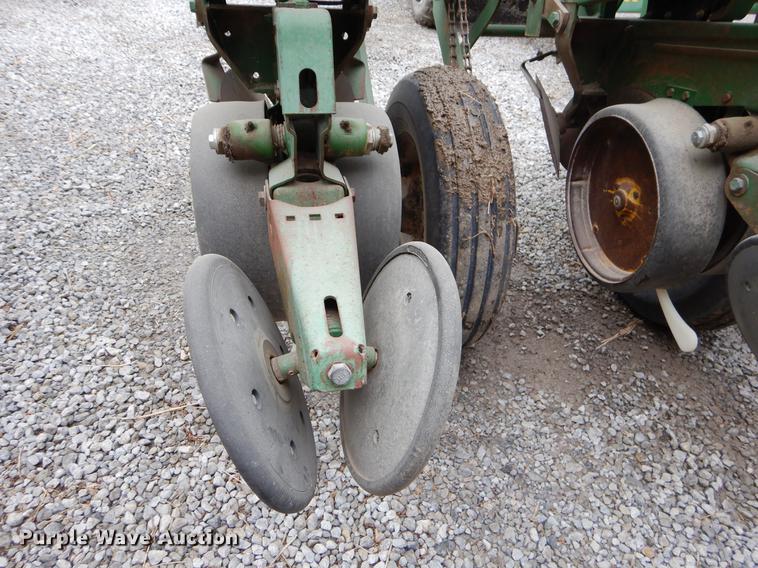 image for item FH9332 John Deere 7000 planter