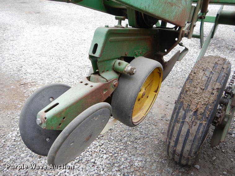 image for item FH9332 John Deere 7000 planter