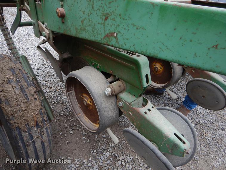 image for item FH9332 John Deere 7000 planter