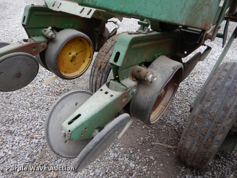 image for item FH9332 John Deere 7000 planter