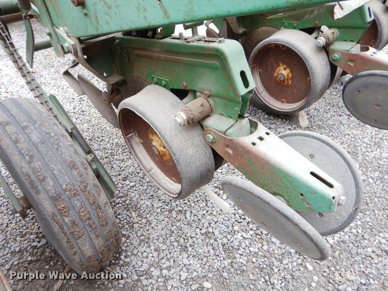 image for item FH9332 John Deere 7000 planter