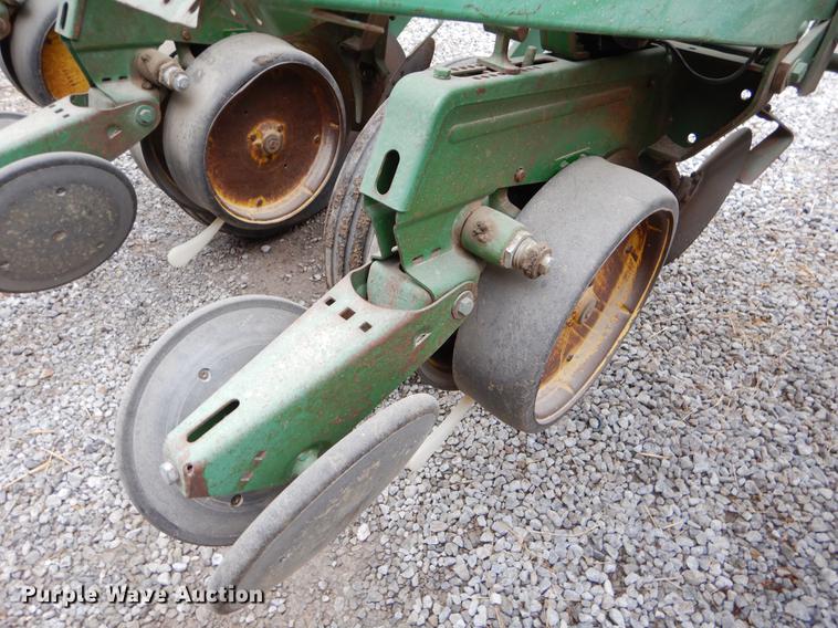 image for item FH9332 John Deere 7000 planter