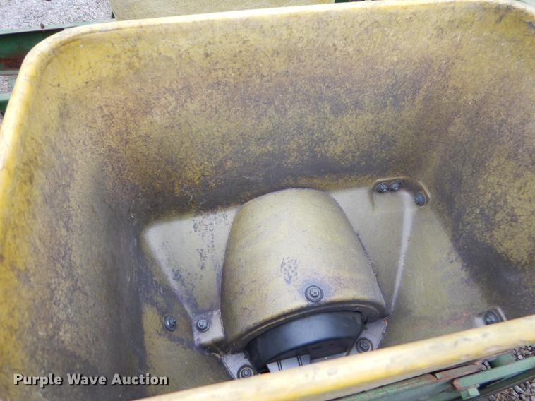 image for item FH9332 John Deere 7000 planter