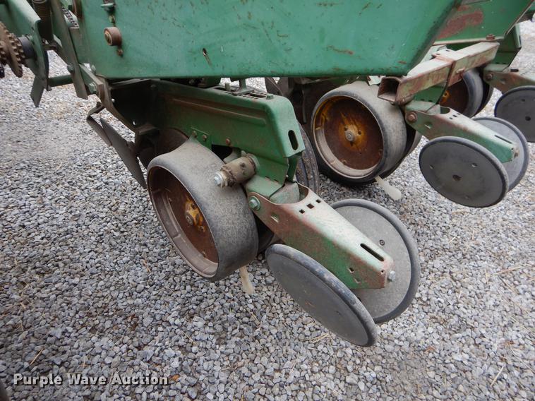 image for item FH9332 John Deere 7000 planter