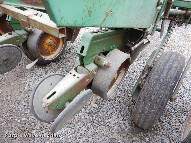 image for item FH9332 John Deere 7000 planter