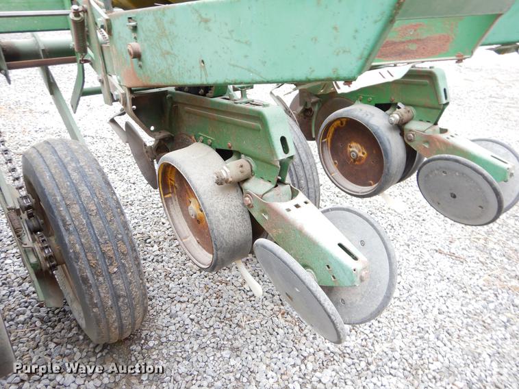 image for item FH9332 John Deere 7000 planter