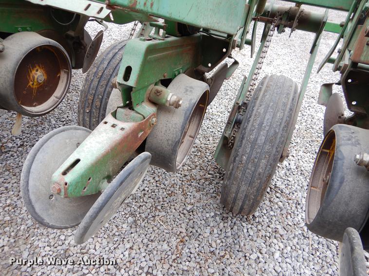 image for item FH9332 John Deere 7000 planter