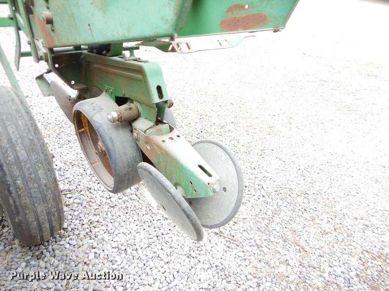 image for item FH9332 John Deere 7000 planter