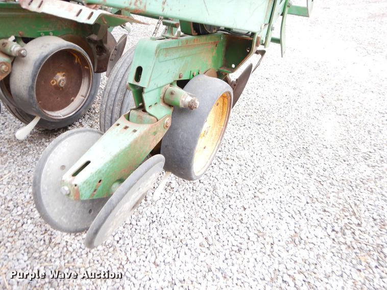 image for item FH9332 John Deere 7000 planter