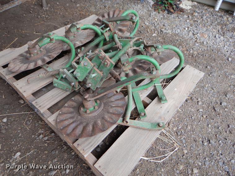 image for item FH9332 John Deere 7000 planter