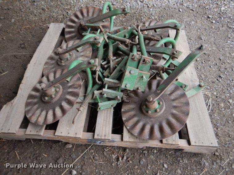 image for item FH9332 John Deere 7000 planter