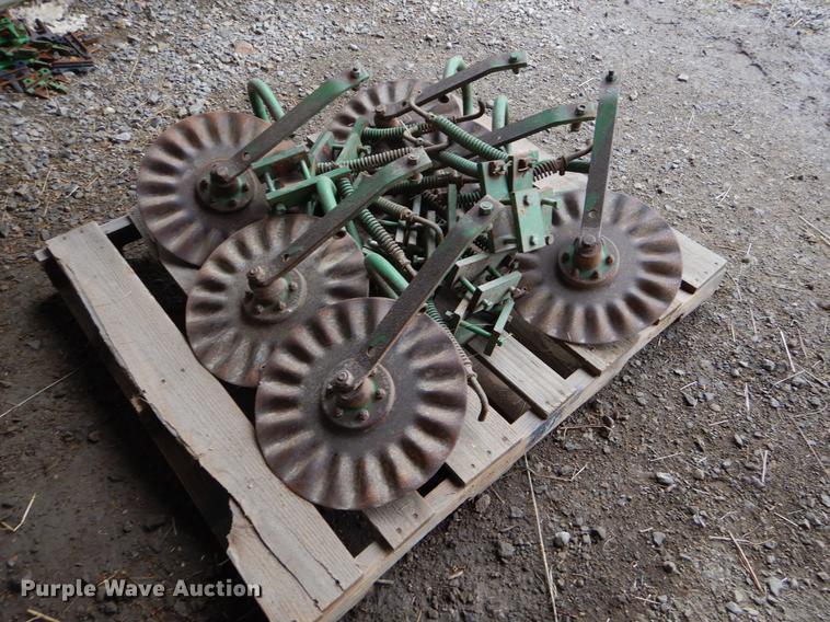 image for item FH9332 John Deere 7000 planter