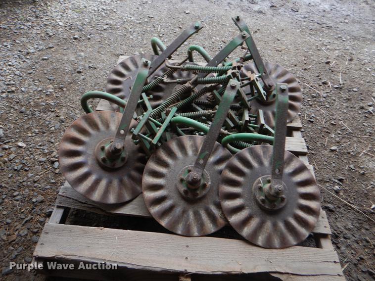 image for item FH9332 John Deere 7000 planter