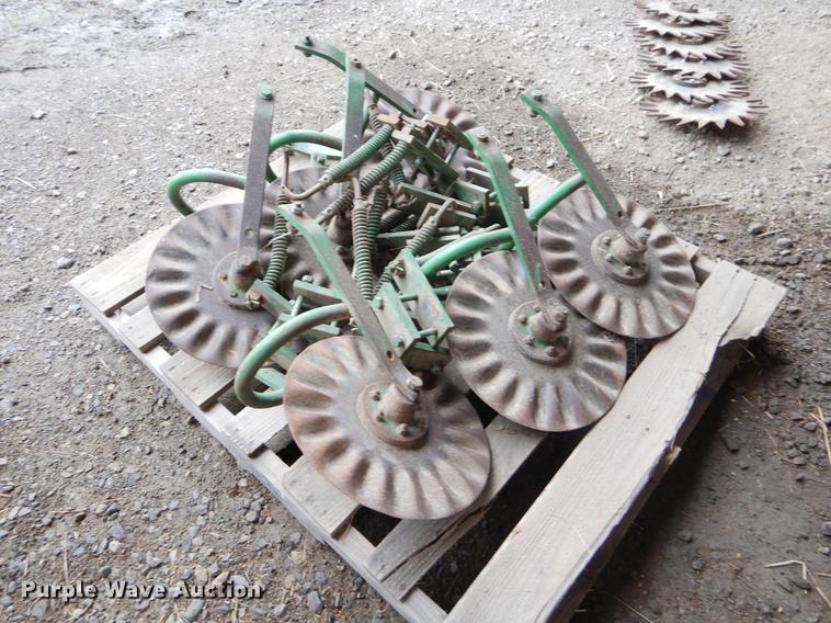 image for item FH9332 John Deere 7000 planter